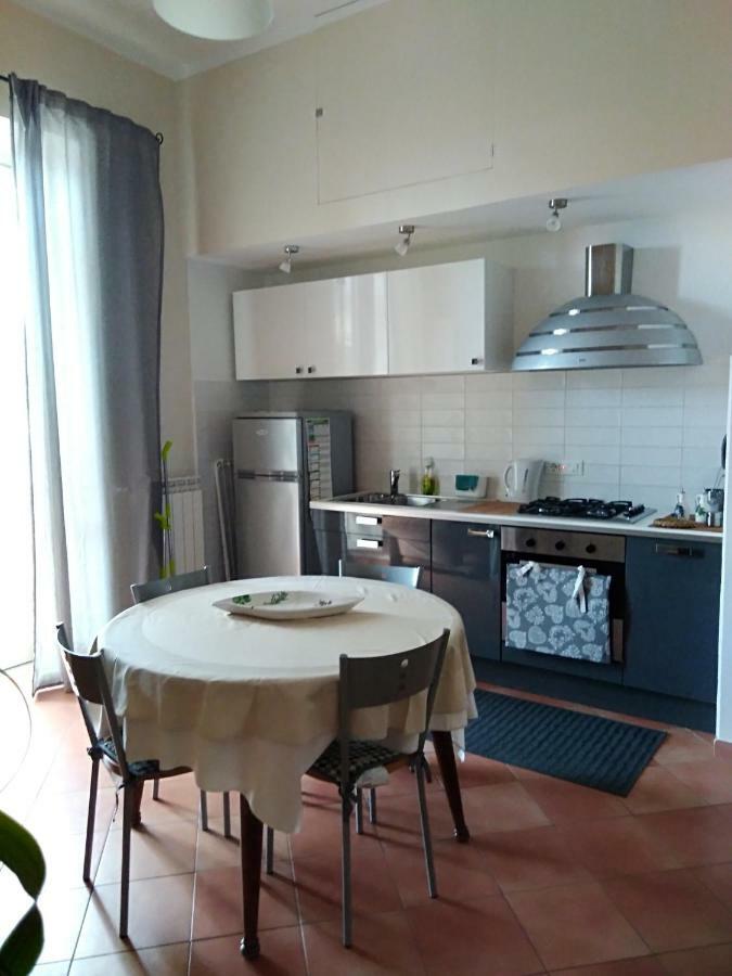 Apartamento Fronte Al Porto Salerno Exterior foto