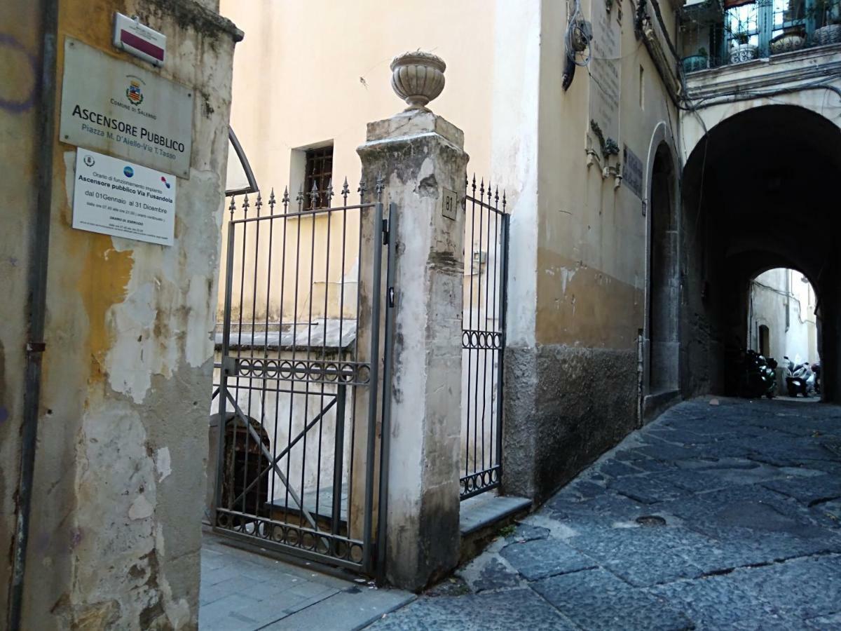 Apartamento Fronte Al Porto Salerno Exterior foto